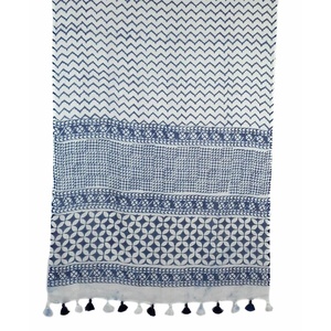 Écharpe d'été imprimée en zigzag en coton doux teint à la main pour femmes, longue étole pour femmes, personnalisée en gros - Product Image 3