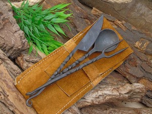 Juego de cubiertos de mesa de acero al carbono OEM/ODM personalizado hecho a mano con cuchillo de chef de hierro de hoja recta y mango ancho negro para uso en cocina - Product Image 5