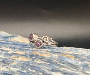 Anillo de amatista en plata de ley con nudo infinito hecho a mano, piedra preciosa de febrero, anillo elegante, regalo de joyería para mujer - Product Image 2