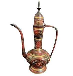 Carafe en laiton Metcraft Royal à trois pieds avec finition polie miroir, incrustations en émail rouge turquoise et bec en forme de tête d'animal (Modèle MBA32) - Product Image 2