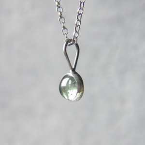 Pendentif en tourmaline vert clair, collier en argent sterling, bijoux en pierres précieuses faits à la main, cadeau pour femme, fiançailles, anniversaire - Product Image 3