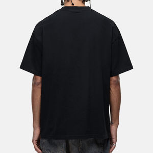 เสื้อยืดคอกลมแขนสั้นสีดำทรงโอเวอร์ไซส์สำหรับผู้ชาย ผ้าเจอร์ซีย์เนื้อนุ่ม สีพื้น สไตล์ลำลอง - Product Image 4