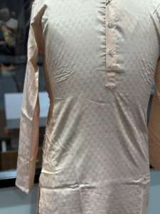 Vente flash : Kurta moderne pour hommes, design élégant pour les mariages, les événements culturels et les tenues décontractées, disponible en grande quantité - Product Image 2