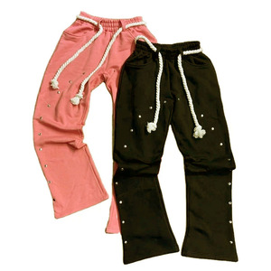 Pantalones Deportivos Personalizados para Hombre con Cintura Elástica y Cordón Ajustable, Decoración con Remaches, Pantalones Anchos Casuales, Negro y Rosa, Unisex, 100% Algodón - Product Image 2