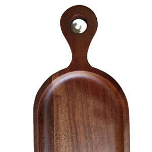 Plateau de service rectangulaire moderne de luxe tendance, en bois d'acacia naturel, écologique, durable, avec poignée, pour apéritifs et collations - Product Image 1