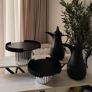 Soporte moderno para pasteles de metal acanalado con base negra, expositor de postres para servir pasteles y dulces, decoración de lujo para el hogar. - Product Image 2