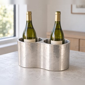 Enfriador de Botellas de Vino Doble de Aluminio Fundido Hecho a Mano, Soporte para Dos Botellas, Accesorio Moderno para Bar - Product Image 1