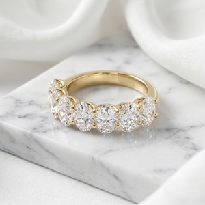 แหวนครึ่งวงกลมประดับเพชรทรงวงรี 3.50 กะรัต - Product Image 1