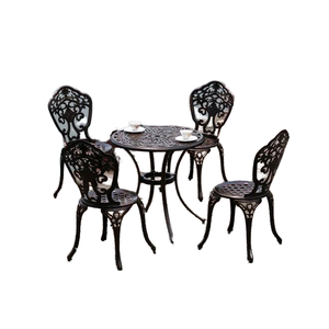 Muebles de Exterior Modernos de Hierro Forjado, Resistentes al Agua, Color Personalizable, Juego de Mesa y Sillas de Fabricación Vietnamita - Product Image 1