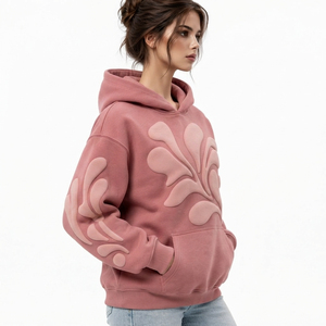 Sweat à capuche pour femme avec impression en relief, en matière douce, coupe moderne, idéal pour le streetwear et le style de vie contemporain - Product Image 6