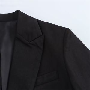 เสื้อสูทลำลองสีดำสำหรับผู้หญิงช่วงฤดูใบไม้ร่วง พร้อมเข็มขัดผูก ผลิตจากผ้าโพลีเอสเตอร์ระบายอากาศได้ดี - Product Image 4