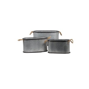 Nouvelle arrivée : Jardinière en métal galvanisé foncé émaillé avec poignée en corde, fabriquée à la main pour la maison, le balcon et le jardin, à des fins décoratives - Product Image 1
