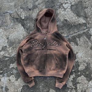 Sudadera con capucha premium color marrón moca vintage con cremallera para hombre, con adornos personalizados de pedrería y bolsillos tipo canguro. - Product Image 1