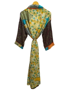 Robe kimono indienne en soie patchwork, cache-maillot de bain, tenue de nuit, longue robe, kimono indien vintage fait main en soie de sari recyclée - Product Image 4