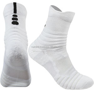Chaussettes de sport respirantes et douces avec évacuation de l'humidité, ajustement confortable pour les sports quotidiens et les vêtements décontractés - Product Image 3