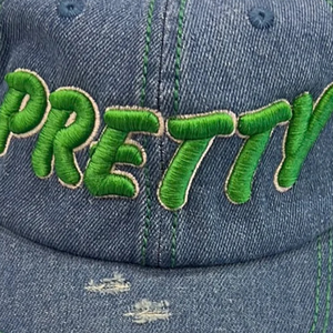 Gorra de Béisbol de Mezclilla Lavado Medio para Mujer con Costuras Verdes y Letra Bordada, Ajustable, Estilo Casual y Vintage - Product Image 5