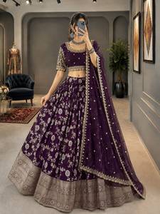Conjunto Festivo de Lehenga Choli de Seda Jacquard Miragi con Lentejuelas, Bordado Zari y Dupatta de Georgette - Product Image 2