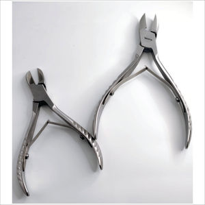 Herramientas de Belleza Duraderas, Cortaúñas de Acero Inoxidable con Ángulo de 65 Grados, Removedor de Piel Muerta, Mango Antideslizante, Tijeras de Manicura - Product Image 1