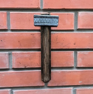 Poignée de portail en fer forgé à la main KHP – Design martelé, effet grain de bois ; facile à installer ; finition résistante à la rouille. - Product Image 4