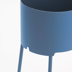 Soporte de Metal Azul Cielo Moderno para Macetas con Patas Altas para Decoración Elegante de Interiores y Exteriores del Hogar y Jardín - Product Image 6
