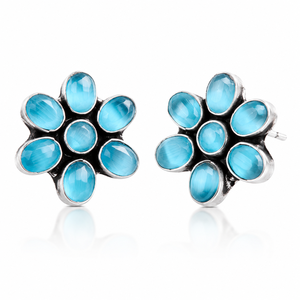 Boucles d'oreilles en argent oxydé avec pierre bleue pour femmes, vente en gros |   Boucles d'oreilles florales en laiton faites à la main |   Fournisseur en gros de bijoux indiens - Product Image 1