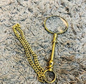 Collier pendentif loupe vintage en laiton, style religieux et nautique, chaîne à maillons avec perle, idéal pour fêtes, mariages et occasions spéciales - Product Image 1