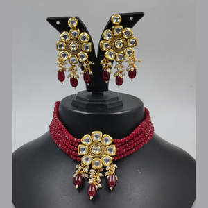 Conjunto de Collar Choker con Perlas de Imitación y Kundan - Joyería Étnica de Cobre con Circones para Fiestas y Bodas - Product Image 1