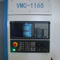 Centre d'usinage CNC VMC avec structure haute rigidité et coupe stable pour composants automobiles et plaques de moules en acier
