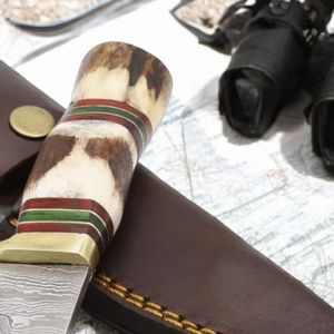 Cuchillos de Caza Resistentes de Damasco con Hoja Fija Afilada, Empuñadura de Madera Cómoda y Funda de Cuero Marrón Duradera para Camping - Product Image 2