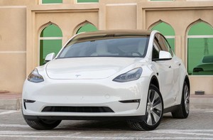 Te sl a Model Y Long <b>Range</b> ELECTRIC CAR - Product Image 5