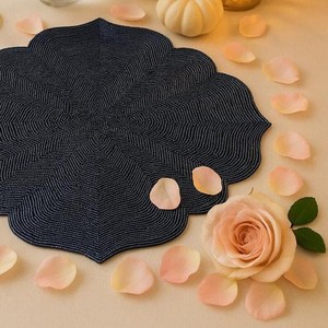 Lot de 2 sets de table décoratifs faits main en polyester/coton écologique, brodés de fleurs bleu marine, pour une ambiance romantique et élégante - Product Image 2