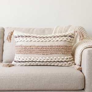 Housse de coussin rectangulaire en laine tricotée à la main 14x24, style bohème, motif rayé, coussin décoratif avec pompons pour la maison - Product Image 1