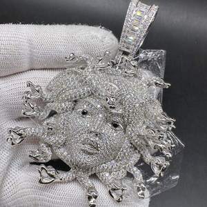 Colgante de Cabeza de Medusa de Lujo con Moissanita VVS1 de 10 Quilates, Chapado en Oro de 18k sobre Plata de Ley, Joyería Hip Hop Unisex para Fiesta, 30g 2x1 - Product Image 1