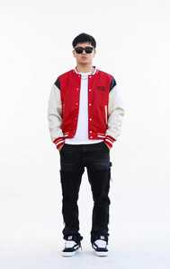 เสื้อแจ็คเก็ตวาร์ซิตี้สีแดงแบบยูนิเซ็กซ์  คอปกมีฮู้ด  ซิปด้านหน้า  ทรงโอเวอร์ไซส์  ปลายแขนเสื้อลายทาง  สไตล์ฮิปฮอป สตรีทแวร์ วินเทจ สำหรับฤดูหนาว - Product Image 1