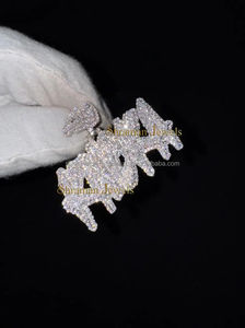 SHRAMAN JEWELS Colgante de Lujo de Plata 925 con Baño de Rodio, Totalmente Adornado con Moissanita, Personalizado con Nombre y Dije Personalizado - Product Image 3