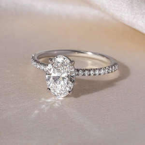 แหวนแต่งงาน/หมั้น อาริน เอเทอร์นิตี้ แบนด์ ประดับเพชรแล็บโกรนทรงรี รับรองโดย IGI/GIA ทองคำขาว/เหลือง 14k เครื่องประดับชั้นดีสำหรับงานปาร์ตี้ - Product Image 1