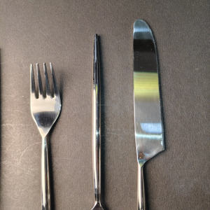 Juego de Cubiertos Modernos con Mango Geométrico de Bucle Abierto, 4 Piezas, Acero Inoxidable Pulido de Alto Brillo con Diseño de Base Circular - Product Image 4