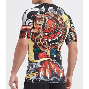 เสื้อยืดกีฬาผู้ชายแบบรัดรูป ป้องกันการระคายเคือง แขนสั้น เสื้อว่ายน้ำ ป้องกันรังสียูวี แห้งเร็ว ผู้ผลิต OEM - Product Image 3