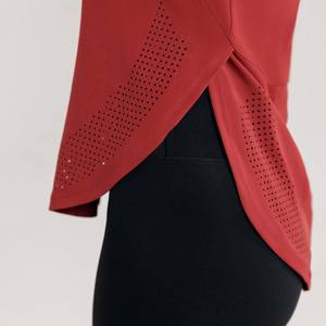 Camiseta sin Mangas Roja de Lujo para Mujer, Fabricada en Pakistán, Venta de Fábrica, Camiseta sin Mangas con Logotipo Personalizado Más Vendida - Product Image 4