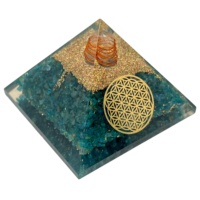 Pyramide d'orgone en apatite naturelle en gros Pyramide d'orgonite faite à la main pour l'inspiration et l'énergie du chakra de la gorge