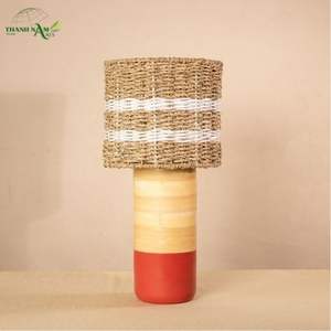 โคมไฟตั้งโต๊ะทำมือสไตล์มินิมอลทันสมัยจากไม้ไผ่ธรรมชาติและหญ้าทะเล พร้อมฝาครอบโคมไฟและฐานเคลือบเงา - Product Image 5