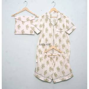 Ensemble de pyjama d'été en coton doux et confortable à manches courtes, imprimé floral, respirant, léger et douillet pour femme, avec logo frontal - Product Image 5