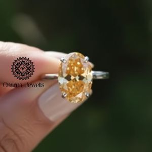 Bague de fiançailles classique pour femme en argent plaqué or 10K/14K avec moissanite taille coussin et sertissage à griffes - Charm Jewells - Product Image 2