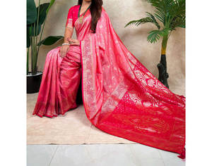 Sari de Seda Banarasi Rosa de Última Moda para Mujer, Diseño Floral Tejido con Zari Tradicional, para Fiestas, Bodas, Estilo Étnico - Product Image 4