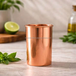 Gobelet et tasse en cuivre pour servir des smoothies, des milkshakes et des jus, design minimaliste pour une utilisation à table - Product Image 1