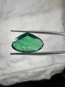 Émeraude verte de 4,86 carats, taille poire, coupée sur mesure, cristal brut pour centre de bijou artisanal - Product Image 2