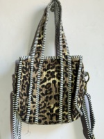 Tas Tote Kanvas Motif Leopard Fashion Terbuka di Bagian Atas Untuk Semua Musim, Tas Tangan Wanita untuk Penggunaan Sehari-hari