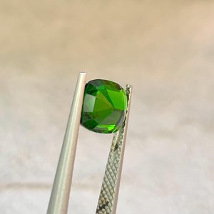 Diopsido Verde Intenso Cromado, Corte Cojín, Piedra Natural, Ideal para Diseño de Joyería Fina - Product Image 5
