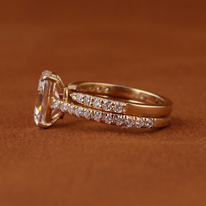 Anillo de compromiso de oro macizo de 14K con diamante cultivado en laboratorio de 5 quilates con corte cojín estilo mina antigua y banda de boda a juego con pavé - Product Image 3