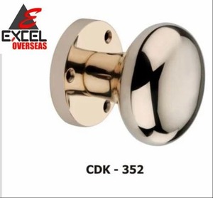 ลูกบิดประตูทองเหลืองดีไซน์คลาสสิกระดับพรีเมียม แบบทรงกลม สำหรับติดตั้งประตูมาตรฐาน ราคาขายส่ง - Product Image 2